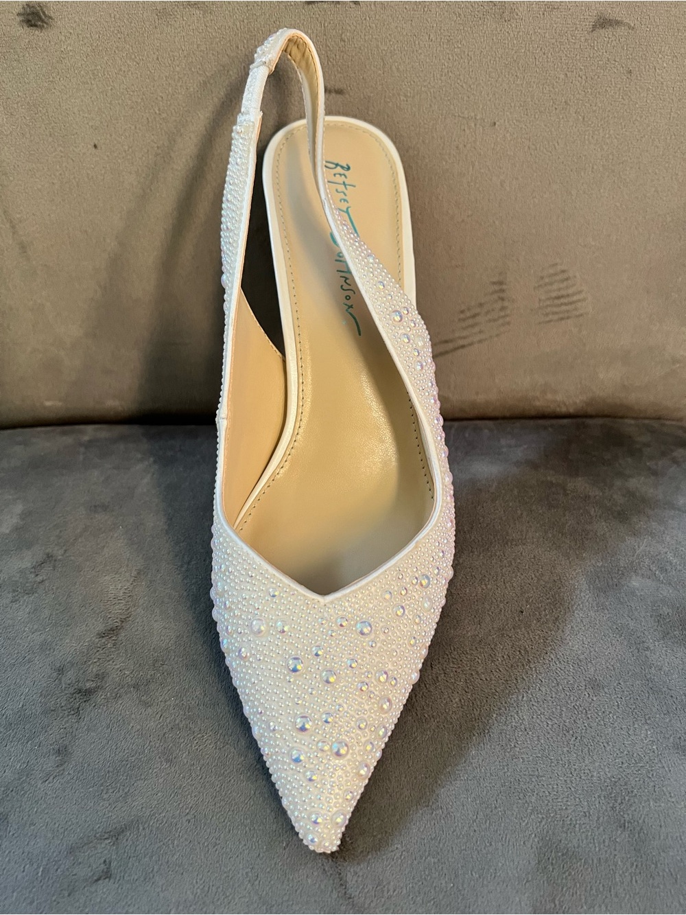 Betsey Johnson “Nikki” Bridal Slingback Pumps — One-of-a-Kind Mismatched Pair - Picture 4 of 10